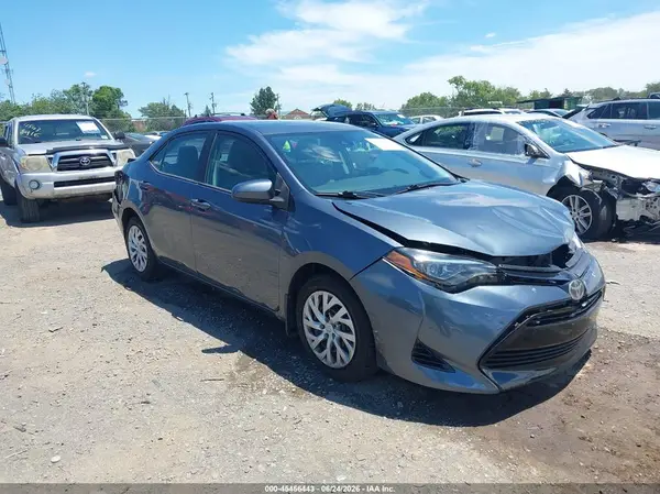 2T1BURHE6JC097410 2018 TOYOTA COROLLA - Image 1