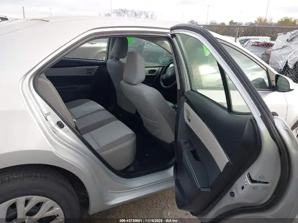 2T1BURHE6JC100421 2018 TOYOTA COROLLA - Image 8