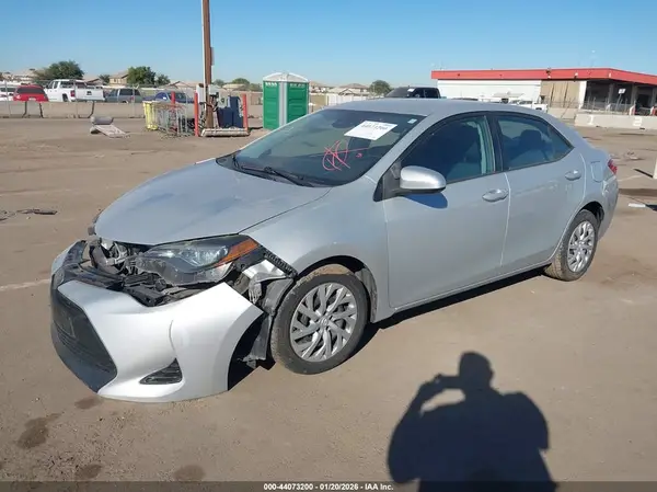 2T1BURHE6JC111418 2018 TOYOTA COROLLA - Image 2
