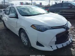 2T1BURHE6JC113573 2018 TOYOTA COROLLA