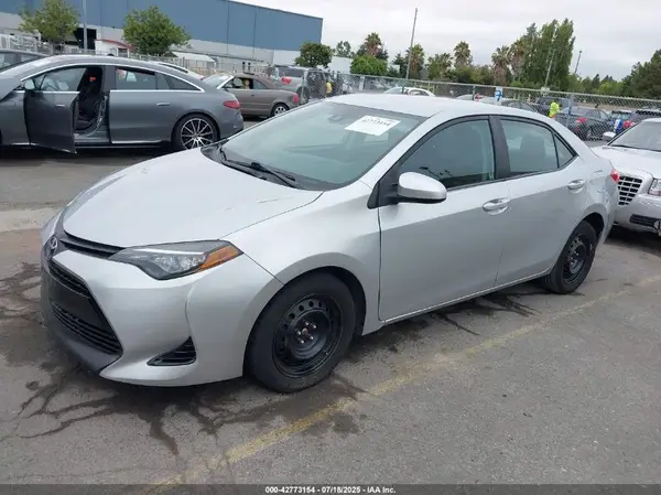 2T1BURHE6JC114626 2018 TOYOTA COROLLA - Image 2