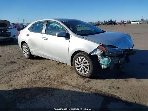 2T1BURHE6JC121690 2018 TOYOTA COROLLA - Image 1