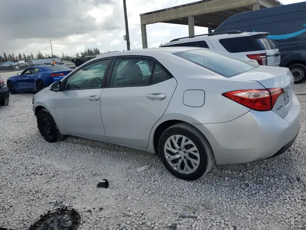 2T1BURHE6JC122113 2018 TOYOTA COROLLA - Image 2