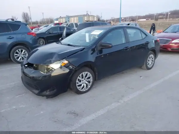 2T1BURHE6JC124203 2018 TOYOTA COROLLA - Image 2