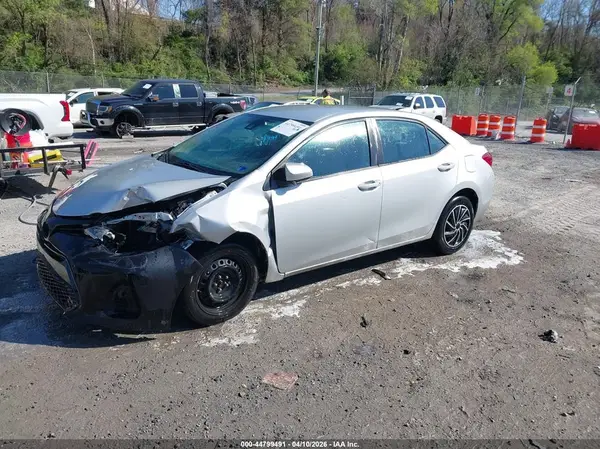 2T1BURHE6JC124475 2018 TOYOTA COROLLA - Image 2