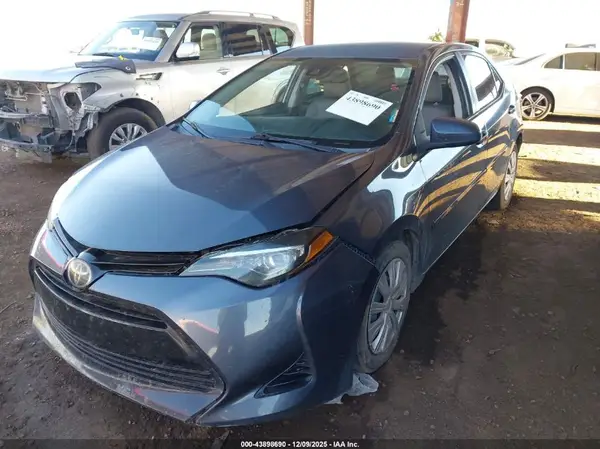 2T1BURHE6JC967043 2018 TOYOTA COROLLA - Image 2