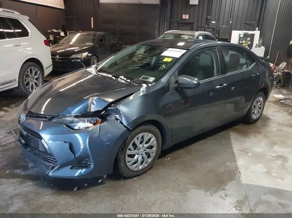 2T1BURHE6JC977104 2018 TOYOTA COROLLA - Image 2