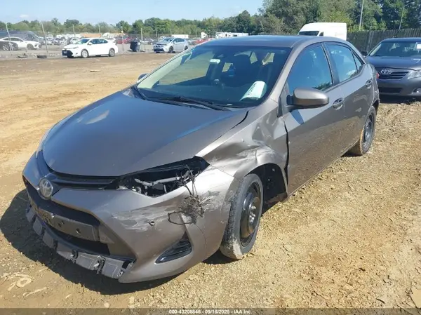 2T1BURHE6JC979273 2018 TOYOTA COROLLA - Image 2