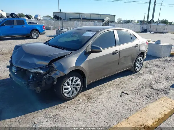 2T1BURHE6JC982562 2018 TOYOTA COROLLA - Image 2