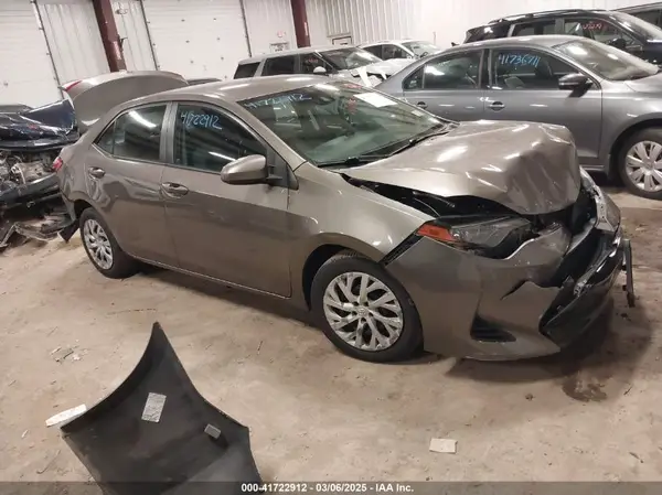 2T1BURHE6JC989334 2018 TOYOTA COROLLA - Image 1