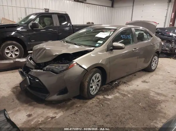 2T1BURHE6JC989334 2018 TOYOTA COROLLA - Image 2