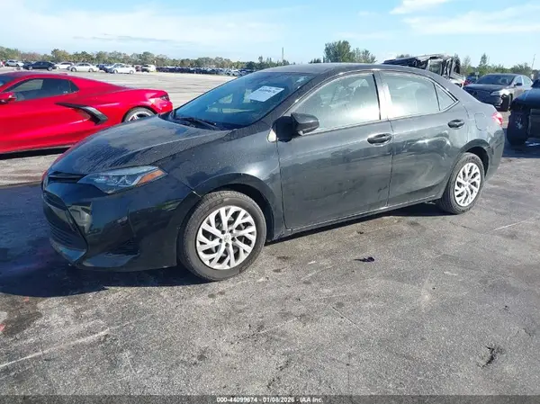 2T1BURHE6JC989656 2018 TOYOTA COROLLA - Image 2