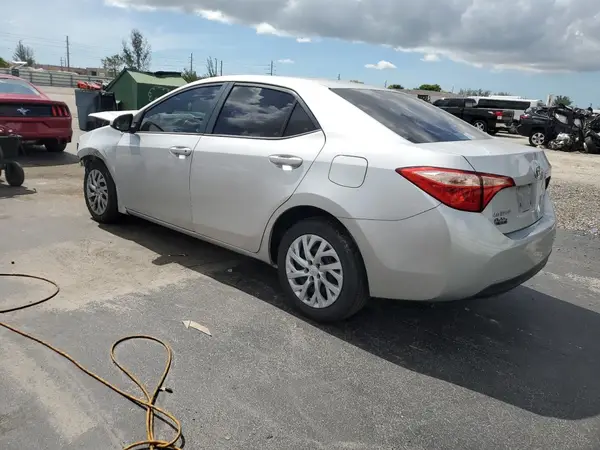 2T1BURHE6JC994050 2018 TOYOTA COROLLA - Image 2