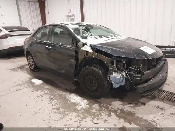 2T1BURHE6KC135767 2019 TOYOTA COROLLA - Image 1