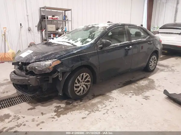 2T1BURHE6KC135767 2019 TOYOTA COROLLA - Image 2