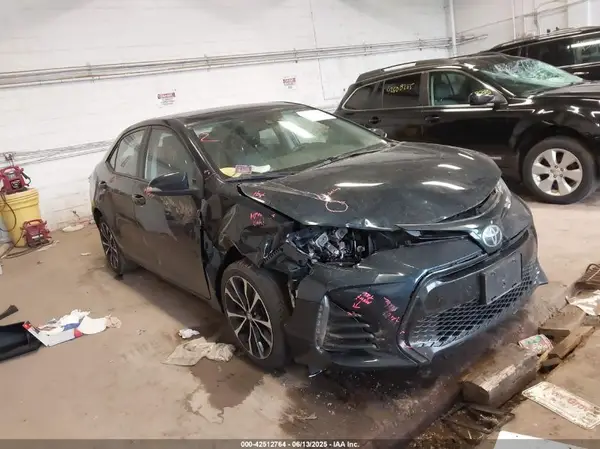 2T1BURHE6KC208264 2019 TOYOTA COROLLA - Image 1