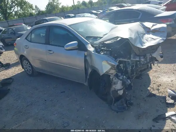 2T1BURHE7HC752801 2017 TOYOTA COROLLA - Image 1