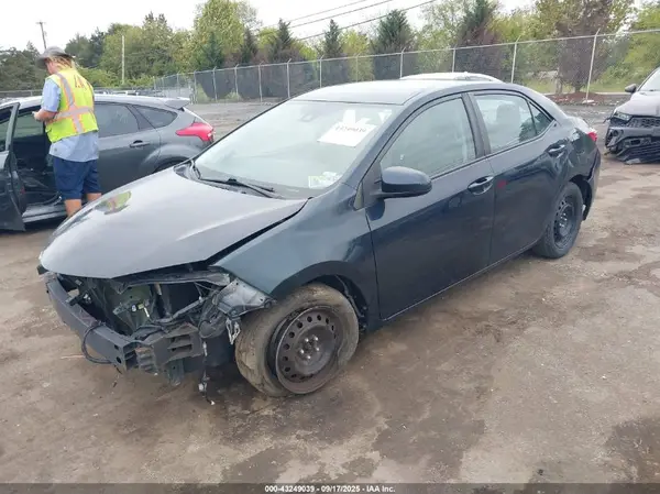 2T1BURHE7HC773924 2017 TOYOTA COROLLA - Image 2