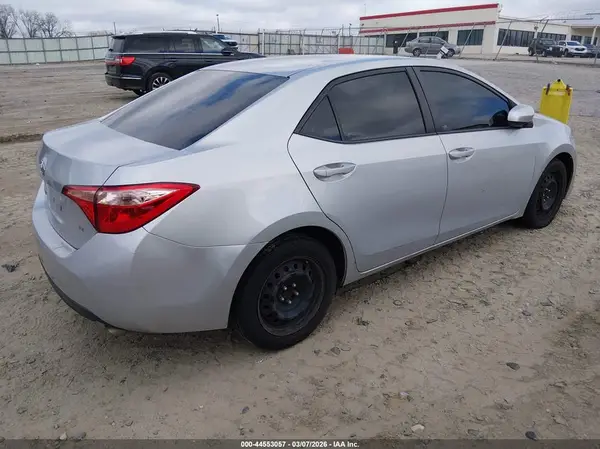 2T1BURHE7HC883923 2017 TOYOTA COROLLA - Image 2