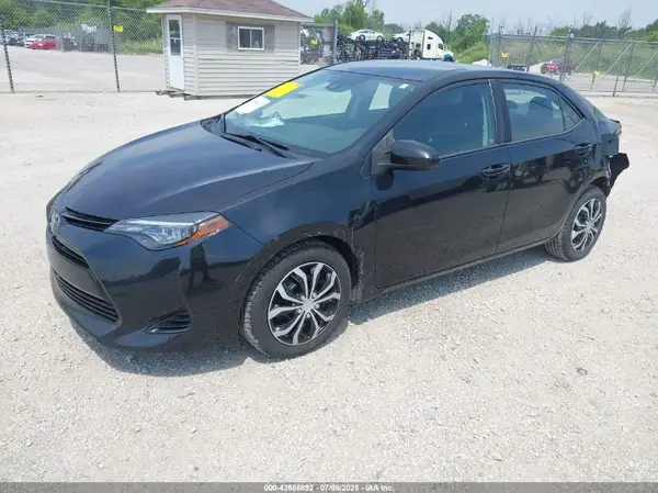 2T1BURHE7HC915477 2017 TOYOTA COROLLA - Image 2