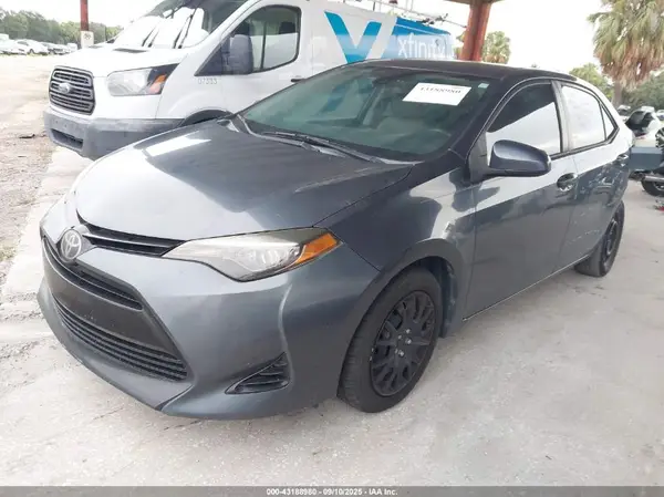 2T1BURHE7JC003857 2018 TOYOTA COROLLA - Image 2