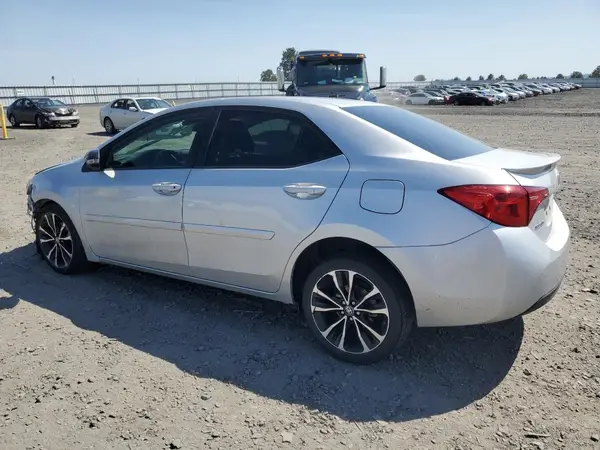 2T1BURHE7JC005723 2018 TOYOTA COROLLA - Image 2