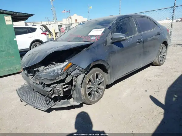 2T1BURHE7JC011067 2018 TOYOTA COROLLA - Image 2