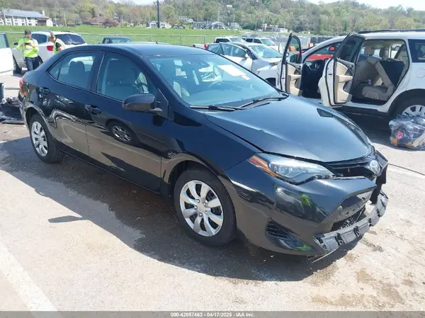 2T1BURHE7JC019668 2018 TOYOTA COROLLA - Image 1