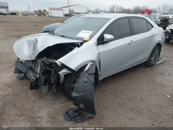 2T1BURHE7JC020724 2018 TOYOTA COROLLA - Image 2