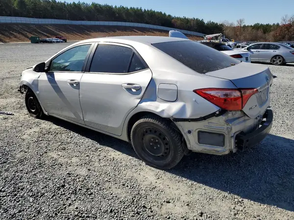 2T1BURHE7JC021033 2018 TOYOTA COROLLA - Image 2