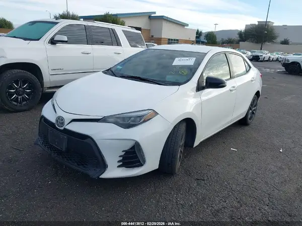 2T1BURHE7JC021050 2018 TOYOTA COROLLA - Image 2