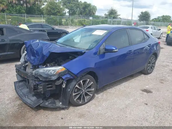 2T1BURHE7JC021498 2018 TOYOTA COROLLA - Image 2