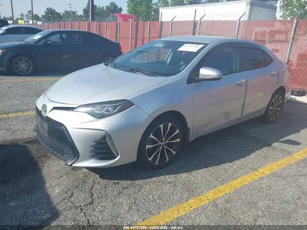 2T1BURHE7JC021968 2018 TOYOTA COROLLA - Image 2