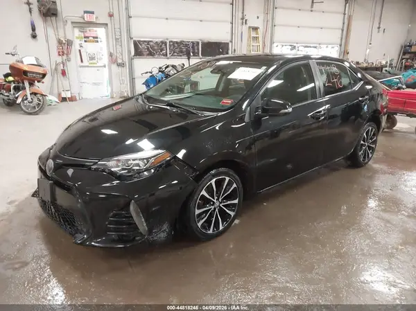 2T1BURHE7JC025650 2018 TOYOTA COROLLA - Image 2
