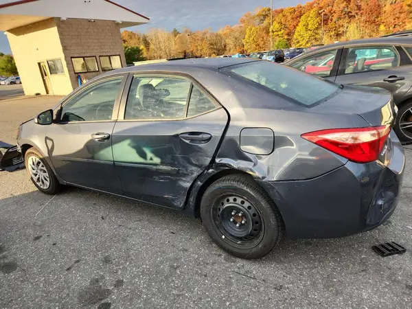 2T1BURHE7JC028824 2018 TOYOTA COROLLA - Image 2