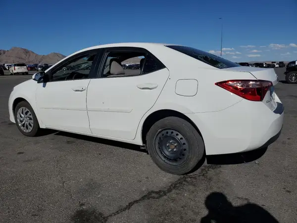 2T1BURHE7JC029407 2018 TOYOTA COROLLA - Image 2