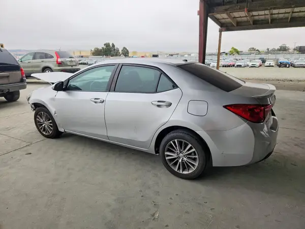 2T1BURHE7JC029617 2018 TOYOTA COROLLA - Image 2