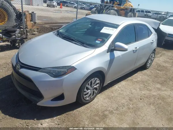 2T1BURHE7JC032565 2018 TOYOTA COROLLA - Image 2