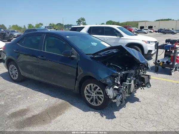 2T1BURHE7JC035126 2018 TOYOTA COROLLA - Image 1