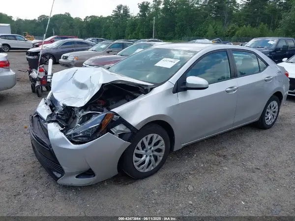 2T1BURHE7JC038172 2018 TOYOTA COROLLA - Image 2