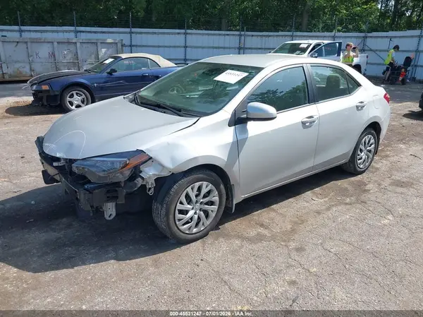 2T1BURHE7JC045588 2018 TOYOTA COROLLA - Image 2