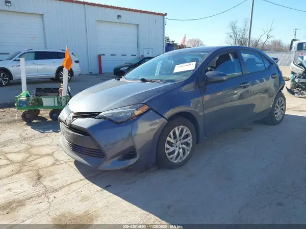 2T1BURHE7JC049754 2018 TOYOTA COROLLA - Image 2