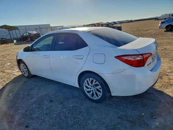 2T1BURHE7JC053643 2018 TOYOTA COROLLA - Image 2