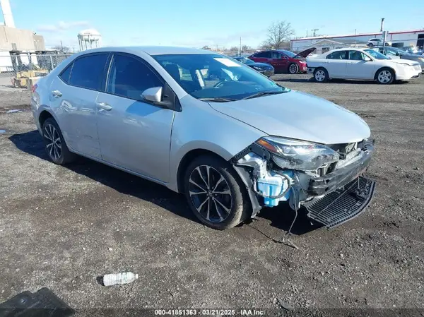 2T1BURHE7JC055652 2018 TOYOTA COROLLA - Image 1