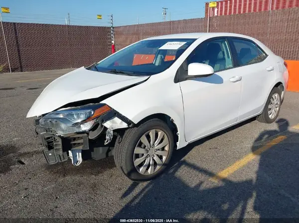 2T1BURHE7JC057174 2018 TOYOTA COROLLA - Image 2