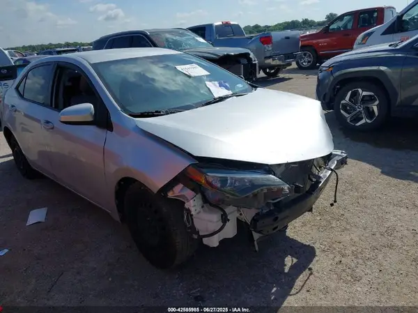 2T1BURHE7JC058213 2018 TOYOTA COROLLA - Image 1