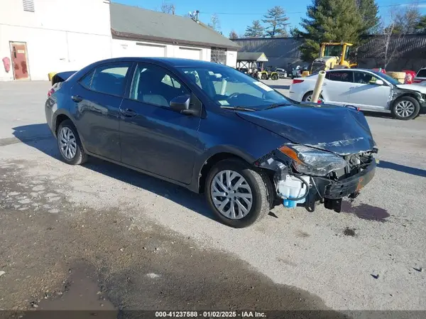 2T1BURHE7JC058406 2018 TOYOTA COROLLA - Image 1