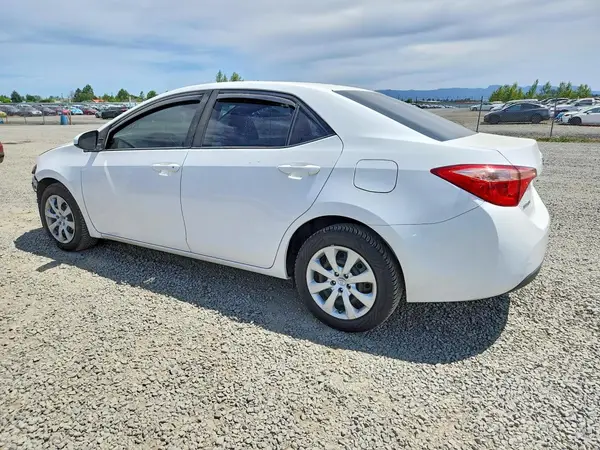 2T1BURHE7JC069731 2018 TOYOTA COROLLA - Image 2