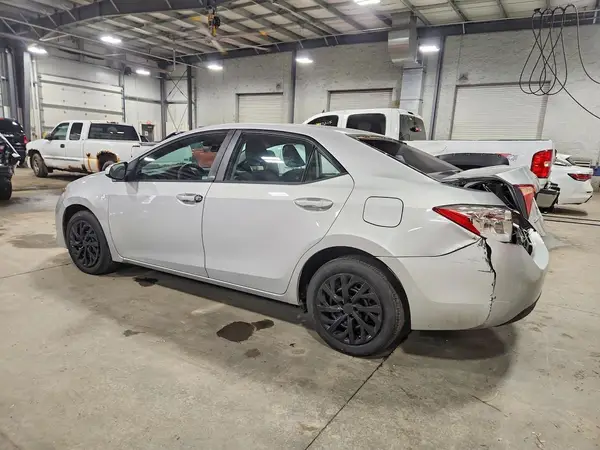 2T1BURHE7JC075061 2018 TOYOTA COROLLA - Image 2