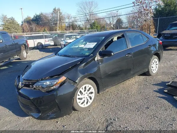 2T1BURHE7JC103330 2018 TOYOTA COROLLA - Image 2